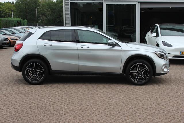 Mercedes-Benz GLA-KLASSE 250 4Matic Premium Plus / Trekhaak / 360Camera / Elektr. Stoelen / 19'' / Navigatie / Carbon intr. / Night / Dodehoek / Cruise Control