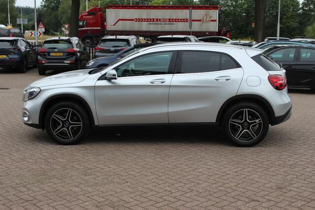 Mercedes-Benz GLA-KLASSE 250 4Matic Premium Plus / Trekhaak / 360Camera / Elektr. Stoelen / 19'' / Navigatie / Carbon intr. / Night / Dodehoek / Cruise Control