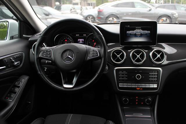 Mercedes-Benz GLA-KLASSE 250 4Matic Premium Plus / Trekhaak / 360Camera / Elektr. Stoelen / 19'' / Navigatie / Carbon intr. / Night / Dodehoek / Cruise Control