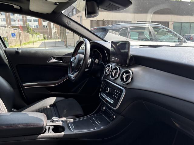 Mercedes-Benz GLA-KLASSE 180 Business Solution AMG NL AUTO/NAP/PANO/FULL OPTIONS/TOPSTAAT
