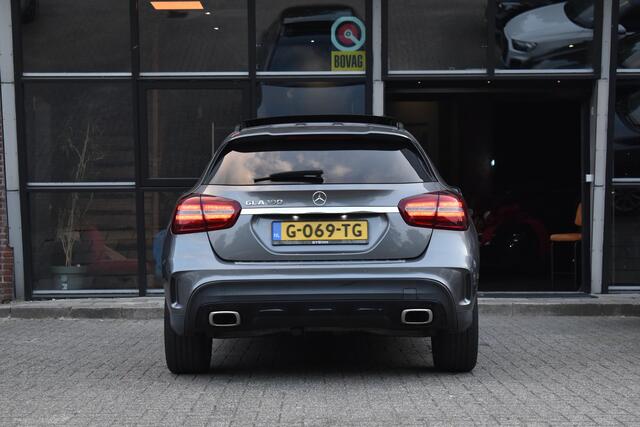 Mercedes-Benz GLA-KLASSE 180 AMG Line Pano Keyless Camera LED