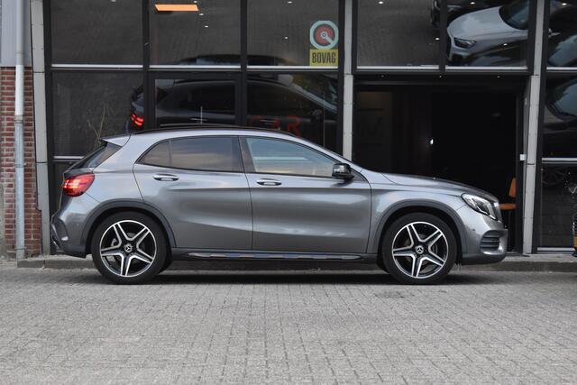 Mercedes-Benz GLA-KLASSE 180 AMG Line Pano Keyless Camera LED