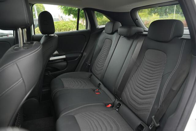 Mercedes-Benz GLA-KLASSE 250 e Business Solution Adapt. Cruise Stoelverw. LED Dodehoek