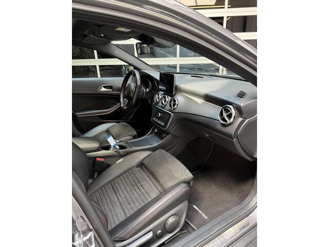 Mercedes-Benz GLA-KLASSE 180 Business Solution AMG Limited Panoramadak!