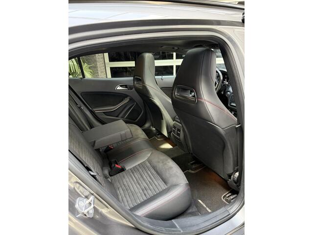 Mercedes-Benz GLA-KLASSE 180 Business Solution AMG Limited Panoramadak!