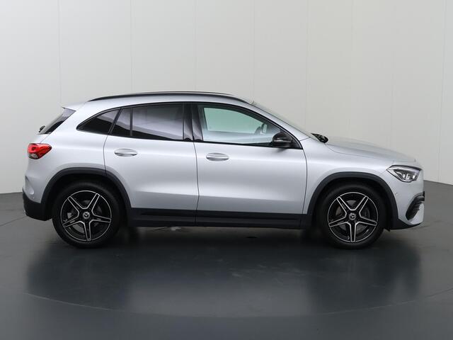 Mercedes-Benz GLA-KLASSE 180 Business Solution AMG | Night | Widescreen | Stoelverwarming | Extra getint glas |