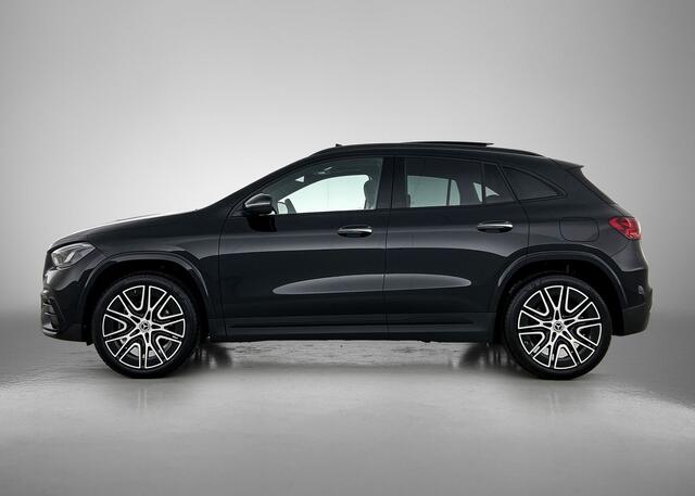 Mercedes-Benz GLA-KLASSE 250 e 140 Year Edition | Plus pakket | Parkeerpakket | Nightpakket | Panoramaschuifdak | Warmtewerend, donkergetint glas | 20" tien-dubbelspaaks AMG velgen |