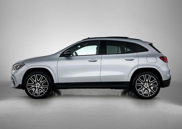 Mercedes-Benz GLA-KLASSE 250 e 140 Year Edition | Plus pakket | Parkeerpakket | Panoramaschuifdak | 20" tien-dubbelspaaks AMG velgen | Warmtewerend, donkergetint glas |