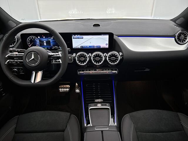 Mercedes-Benz GLA-KLASSE 250 e 140 Year Edition | Plus pakket | Parkeerpakket | Panoramaschuifdak | 20" tien-dubbelspaaks AMG velgen | Warmtewerend, donkergetint glas |