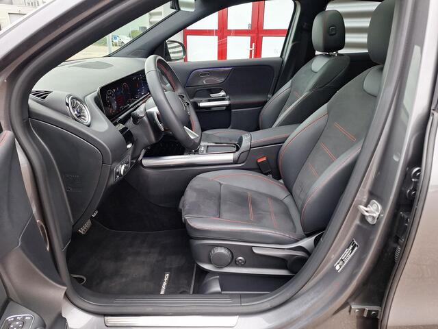 Mercedes-Benz GLA-KLASSE 250 e Business Solution AMG | Panoramadak | Night pakket | Achteruitrijcamera | DISTRONIC Afstandsassistent | Sfeerverlichting | Stoelverwarming | Advanced Sound System | Keyless-GO | Elektrische achterklep