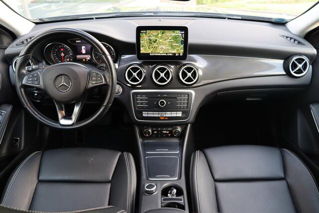 Mercedes-Benz GLA-KLASSE 200 Premium Plus | Leder | Stoelverwarming | Camera | Afn. Trekhaak | Navigatie