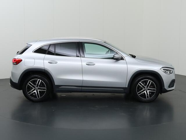 Mercedes-Benz GLA-KLASSE 250 e Progressive | Widescreen | Extra getint glas | Achteruitrijcamera |