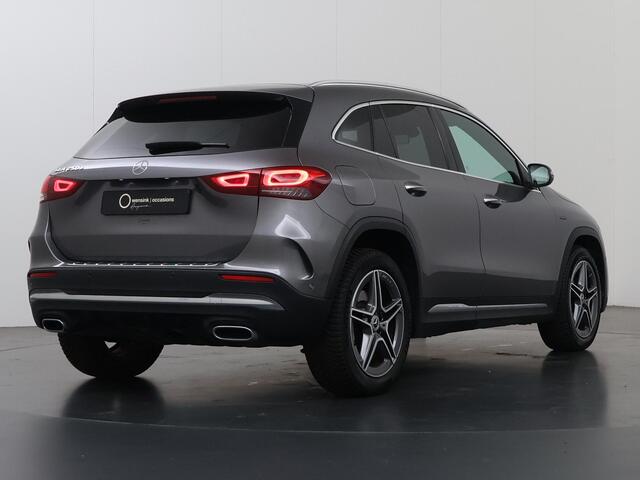 Mercedes-Benz GLA-KLASSE 250 e AMG | Panoramadak | Memory | Multibeam | Keyless | Sfeerverlichting | Stoelverwarming |