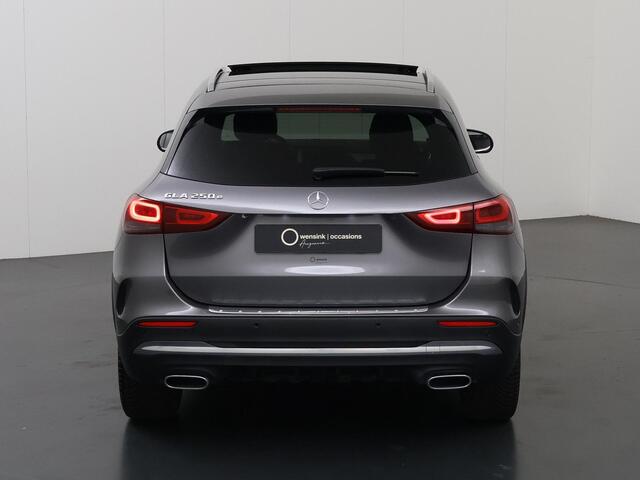 Mercedes-Benz GLA-KLASSE 250 e AMG | Panoramadak | Memory | Multibeam | Keyless | Sfeerverlichting | Stoelverwarming |