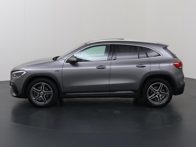 Mercedes-Benz GLA-KLASSE 250 e AMG | Panoramadak | Memory | Multibeam | Keyless | Sfeerverlichting | Stoelverwarming |