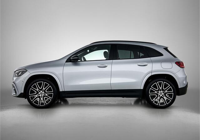 Mercedes-Benz GLA-KLASSE 250 e 140 Year Edition | Plus pakket | Nightpakket | Parkeerpakket | Panoramaschuifdak | 20" tien-dubbelspaaks AMG velgen | Warmtewerend, donkergetint glas |