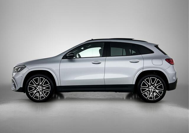 Mercedes-Benz GLA-KLASSE 250 e 140 Year Edition | Plus pakket | Parkeerpakket | Panoramaschuifdak | 20" tien-dubbelspaaks AMG velgen | Warmtewerend, donkergetint glas |