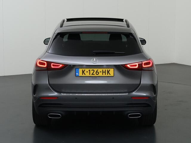Mercedes-Benz GLA-KLASSE 200 Business Solution AMG | Night | Panoramadak | Memory stoelen | Sfeerverlichting |