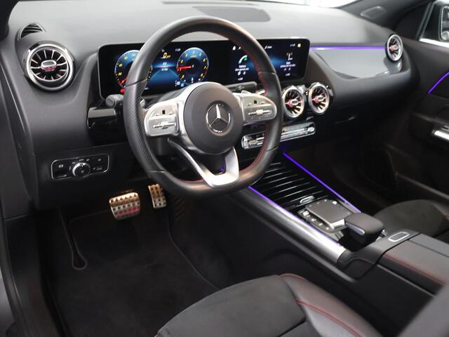 Mercedes-Benz GLA-KLASSE 200 Business Solution AMG | Night | Panoramadak | Memory stoelen | Sfeerverlichting |