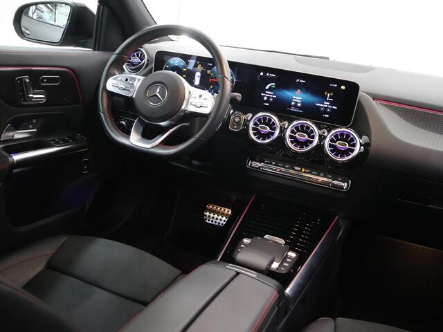 Mercedes-Benz GLA-KLASSE 200 Business Solution AMG | Night | Panoramadak | Memory stoelen | Sfeerverlichting |