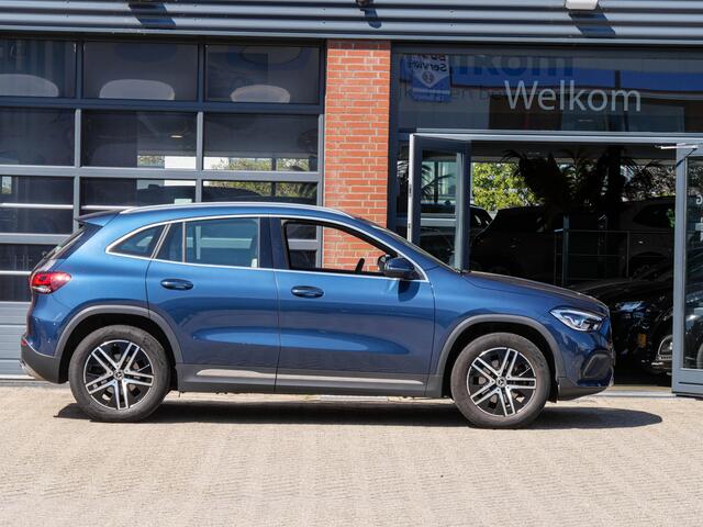 Mercedes-Benz GLA-KLASSE 200 Business Solution Luxury | LEDER | CAMERA | NAVIGATIE | 1.800kg Trekgew! |