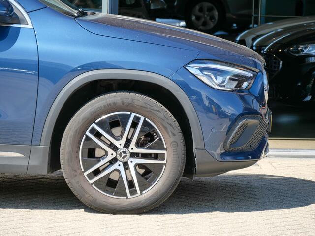 Mercedes-Benz GLA-KLASSE 200 Business Solution Luxury | LEDER | CAMERA | NAVIGATIE | 1.800kg Trekgew! |