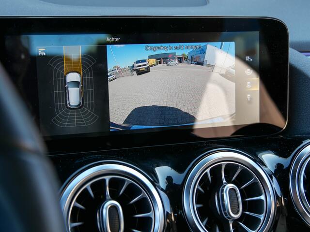 Mercedes-Benz GLA-KLASSE 200 Business Solution Luxury | LEDER | CAMERA | NAVIGATIE | 1.800kg Trekgew! |