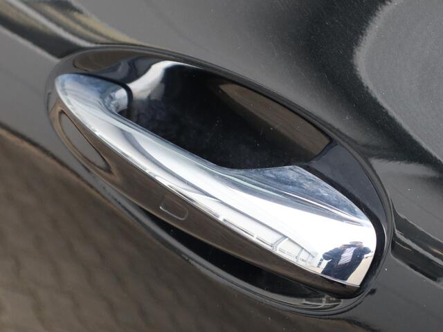 Mercedes-Benz GLA-KLASSE 250 e Business Solution AMG l Keyless l Panoramadak l Stoelverwarming