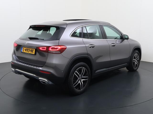 Mercedes-Benz GLA-KLASSE 180 Luxury Line | Pano Memory Multibeam Sfeer Keyless