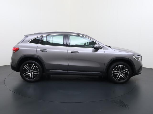 Mercedes-Benz GLA-KLASSE 180 Luxury Line | Pano Memory Multibeam Sfeer Keyless