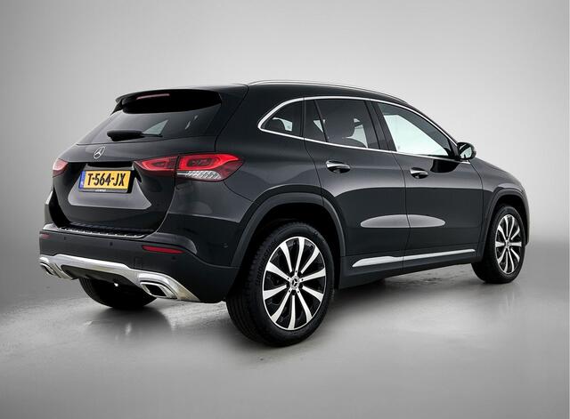 Mercedes-Benz GLA-KLASSE 200 Luxury Line | Machiatobeige int. | Sfeerverlichting | Dode Hoek Ass | Keyless Go | Parkeerpakket met Camera | Inclusief 24 maanden Mercedes-Benz Certified garantie voor Europa.