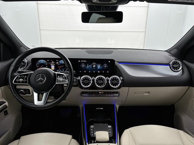 Mercedes-Benz GLA-KLASSE 200 Luxury Line | Machiatobeige int. | Sfeerverlichting | Dode Hoek Ass | Keyless Go | Parkeerpakket met Camera | Inclusief 24 maanden Mercedes-Benz Certified garantie voor Europa.