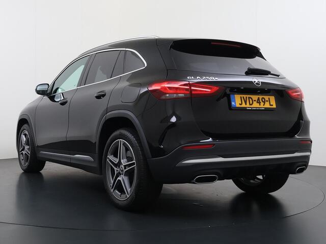 Mercedes-Benz GLA-KLASSE 250 e AMG | Panoramadak | Head-Up Display | Memorypakket | Dodehoekassistent | Apple Carplay / Android Auto