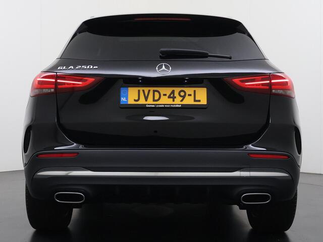 Mercedes-Benz GLA-KLASSE 250 e AMG | Panoramadak | Head-Up Display | Memorypakket | Dodehoekassistent | Apple Carplay / Android Auto