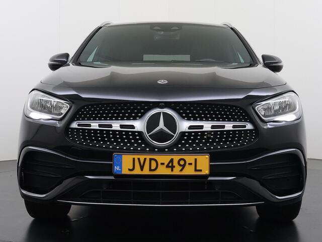 Mercedes-Benz GLA-KLASSE 250 e AMG | Panoramadak | Head-Up Display | Memorypakket | Dodehoekassistent | Apple Carplay / Android Auto