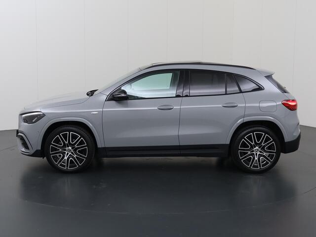 Mercedes-Benz GLA-KLASSE 250 e Star Edition AMG Line | Night | Panoramadak | Trekhaak | Memory stoelen | Dodehoekassistent | Sfeerverlichting | 20" Velgen |