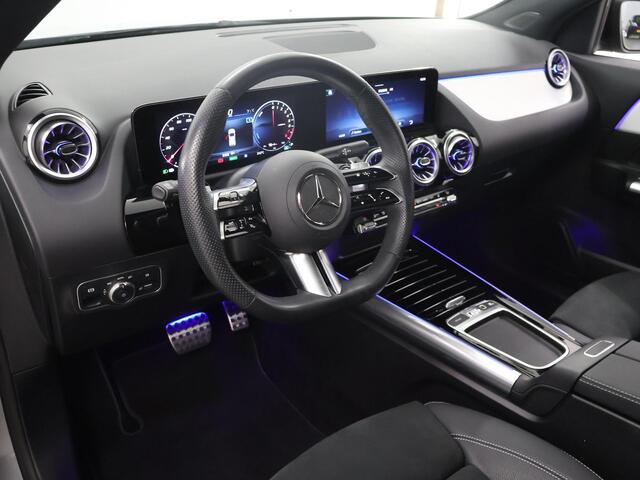 Mercedes-Benz GLA-KLASSE 250 e Star Edition AMG Line | Night | Panoramadak | Trekhaak | Memory stoelen | Dodehoekassistent | Sfeerverlichting | 20" Velgen |