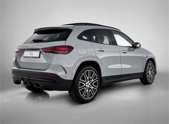 Mercedes-Benz GLA-KLASSE 250 e 140 Year Edition | Plus pakket | Nightpakket | Trekhaak | Panoramaschuifdak | 20" tien-dubbelspaaks AMG velgen | Warmtewerend, donkergetint glas |