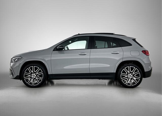 Mercedes-Benz GLA-KLASSE 250 e 140 Year Edition | Plus pakket | Nightpakket | Trekhaak | Panoramaschuifdak | 20" tien-dubbelspaaks AMG velgen | Warmtewerend, donkergetint glas |