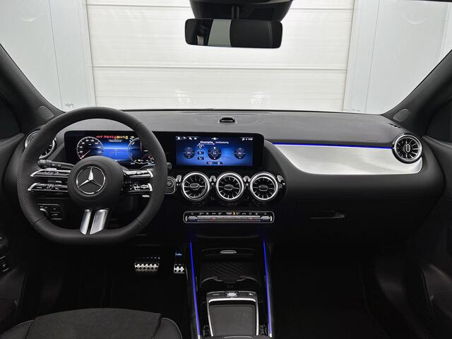 Mercedes-Benz GLA-KLASSE 250 e 140 Year Edition | Plus pakket | Nightpakket | Trekhaak | Panoramaschuifdak | 20" tien-dubbelspaaks AMG velgen | Warmtewerend, donkergetint glas |