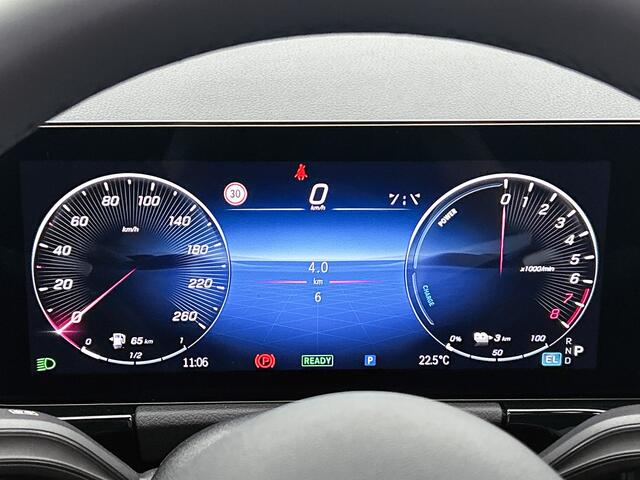 Mercedes-Benz GLA-KLASSE 250 e 140 Year Edition | Plus pakket | Nightpakket | Trekhaak | Panoramaschuifdak | 20" tien-dubbelspaaks AMG velgen | Warmtewerend, donkergetint glas |