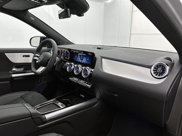 Mercedes-Benz GLA-KLASSE 250 e 140 Year Edition | Plus pakket | Nightpakket | Trekhaak | Panoramaschuifdak | 20" tien-dubbelspaaks AMG velgen | Warmtewerend, donkergetint glas |