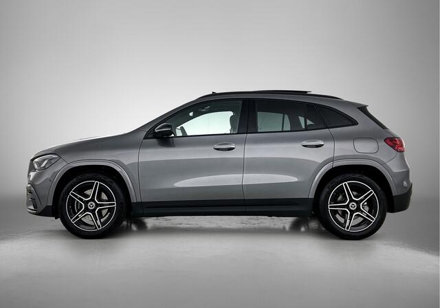 Mercedes-Benz GLA-KLASSE 180 Business Solution AMG | Premium Plus pakket | Nightpakket | Trekhaak | Panoramaschuifdak | DISTRONIC | Burmester Surround Sound systeem | GUARD 360 ° Plus | 19" vijf-dubbelspaaks AMG velgen |