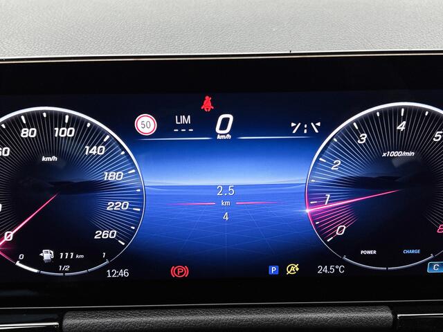 Mercedes-Benz GLA-KLASSE 180 Business Solution AMG | Premium Plus pakket | Nightpakket | Trekhaak | Panoramaschuifdak | DISTRONIC | Burmester Surround Sound systeem | GUARD 360 ° Plus | 19" vijf-dubbelspaaks AMG velgen |