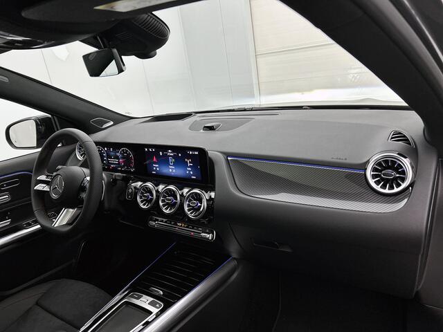 Mercedes-Benz GLA-KLASSE 180 Business Solution AMG | Premium Plus pakket | Nightpakket | Trekhaak | Panoramaschuifdak | DISTRONIC | Burmester Surround Sound systeem | GUARD 360 ° Plus | 19" vijf-dubbelspaaks AMG velgen |