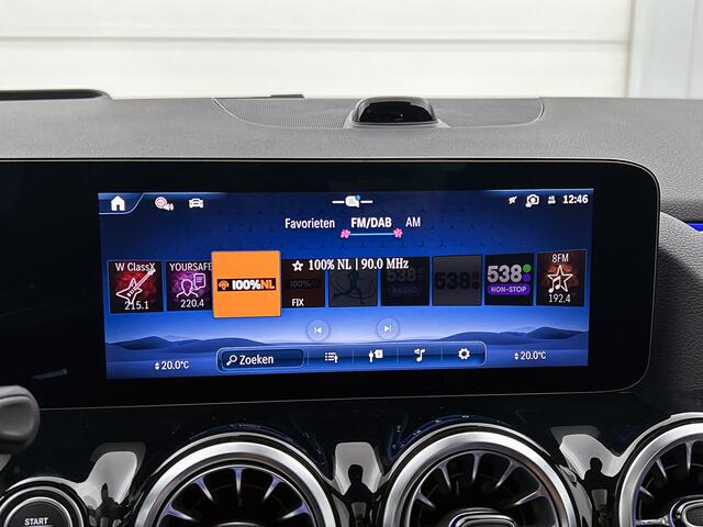 Mercedes-Benz GLA-KLASSE 180 Business Solution AMG | Premium Plus pakket | Nightpakket | Trekhaak | Panoramaschuifdak | DISTRONIC | Burmester Surround Sound systeem | GUARD 360 ° Plus | 19" vijf-dubbelspaaks AMG velgen |