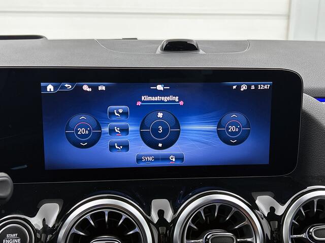Mercedes-Benz GLA-KLASSE 180 Business Solution AMG | Premium Plus pakket | Nightpakket | Trekhaak | Panoramaschuifdak | DISTRONIC | Burmester Surround Sound systeem | GUARD 360 ° Plus | 19" vijf-dubbelspaaks AMG velgen |