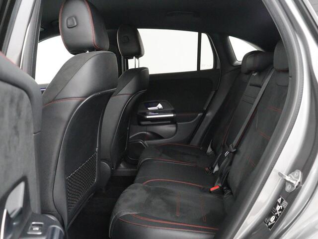 Mercedes-Benz GLA-KLASSE 250 e Business Solution AMG Limited | SOH 95,2% | Leder/alcantara | Stoelverwarming | Carplay | Sfeerverlichting | Cruise control | Camera | Park assist | Trekhaak