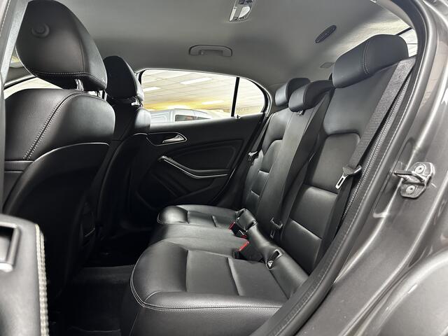 Mercedes-Benz GLA-KLASSE 180 Premium Plus/ Automaat/ Camera/ Sportstoelen/ Apple + Android/ Stoelverw./ 18'' LMV/ Cruise/ LED Koplampen/ PDC V+A/ Bluetooth/ LEDER/ Dakrails/ Chroom/ Navi.