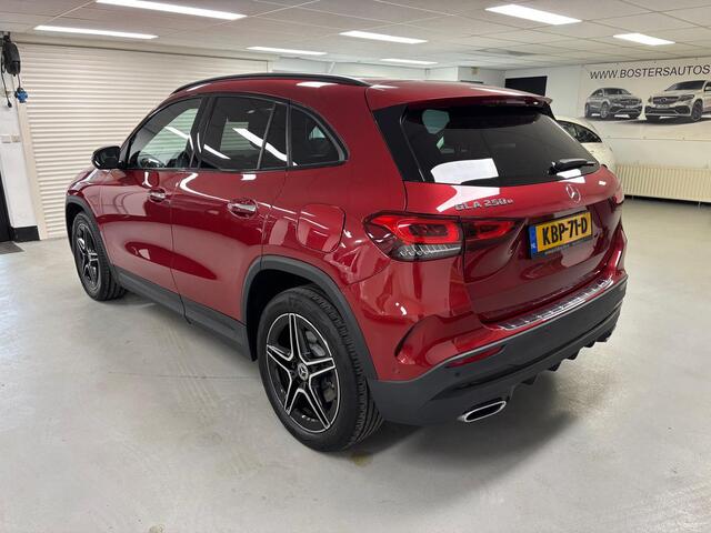 Mercedes-Benz GLA-KLASSE 250 e AMG Line Panorama Keyless Go Camera Led Sfeerverlichting